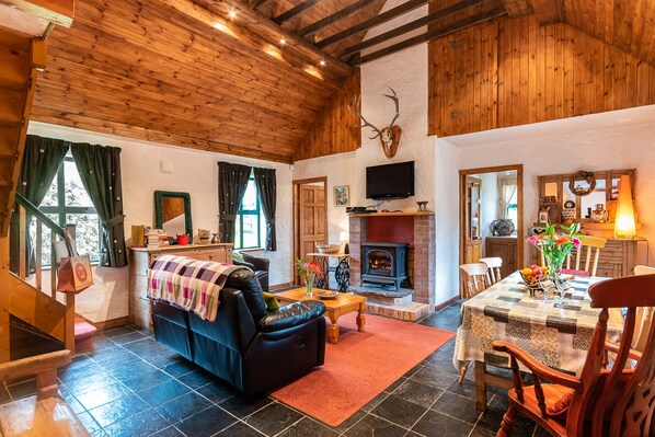 House | 2 bedrooms - 2 Bedroomed Cottage Steps From Kenmare Town (Kenmare)