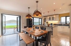 House | 4 bedrooms - Luxury 4 Bedroom Holiday Home Overlooking the sea on Valentia Island (Valentia Island)
