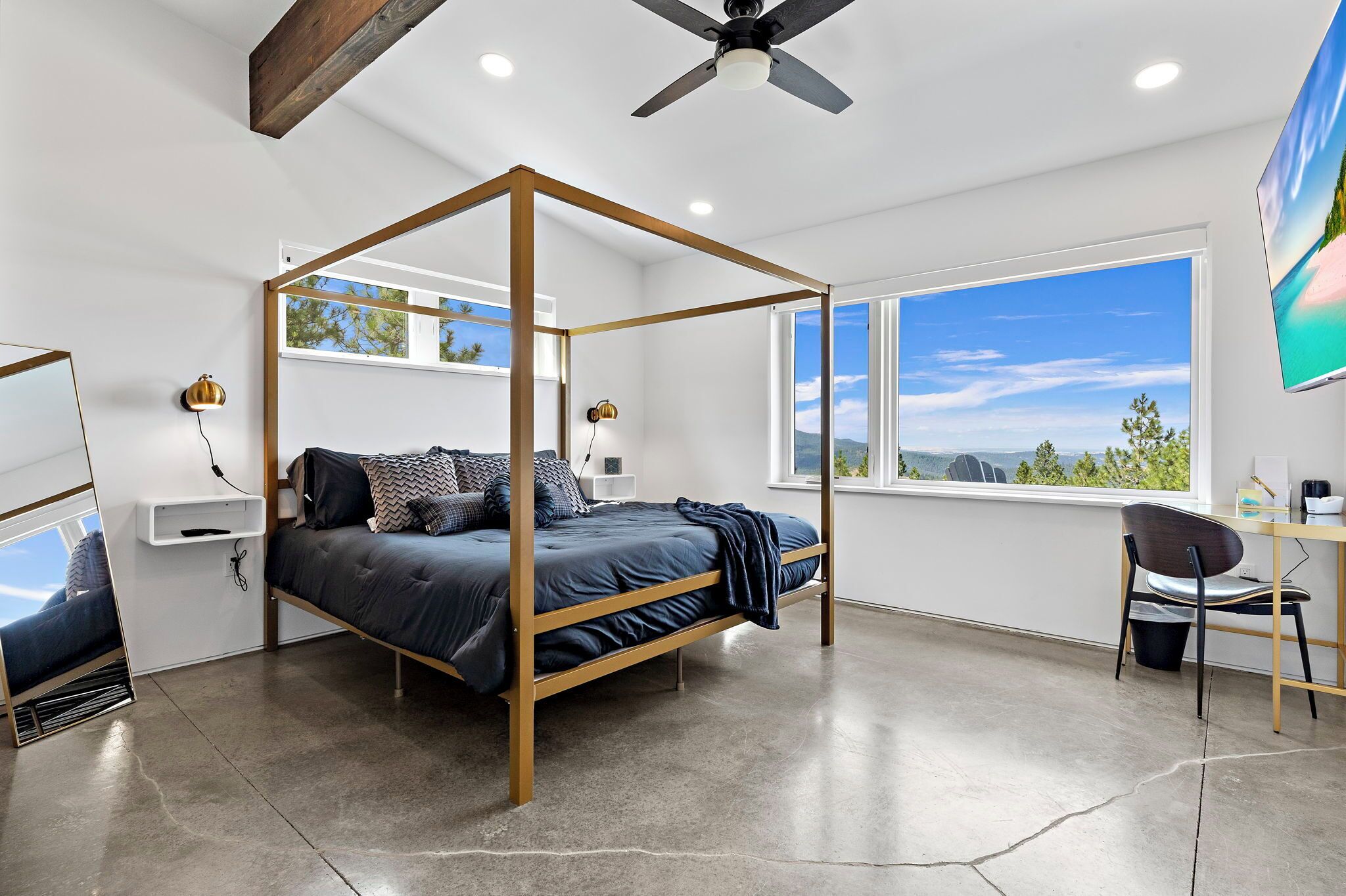 3 bedrooms, iron/ironing board, WiFi, bed sheets