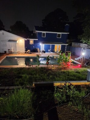 Pool - 15 minutes to downtown Atlanta! Family-sized home with swimming pool & game room (Decatur)