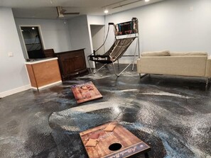 Interior - 15 minutes to downtown Atlanta! Family-sized home with swimming pool & game room (Decatur)