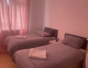 2 bedrooms, iron/ironing board, travel crib, WiFi - Spacious Flat in Very Central Location, Ideal for Sightseeing, (London)