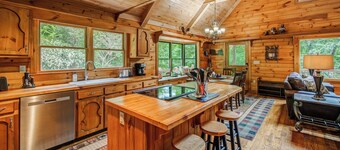 Bear Track Falls Peaceful, Quiet Mtn. Retreat!