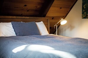 Cabin, Multiple Beds, Patio, Mountain View (Christmas Valley Chalet) | 3 bedrooms, individually decorated, individually furnished, free WiFi
