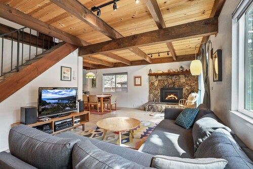 Christmas Valley Chalet Tahoe Adventure Awaits!