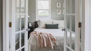 House, Multiple Beds, Kitchen, Garden View (Cozy Lockwood Lodge) | 3 bedrooms, individually decorated, individually furnished, free WiFi