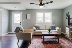 Living area - Your Cozy Lockwood Lodge Awaits! (Lake Geneva)