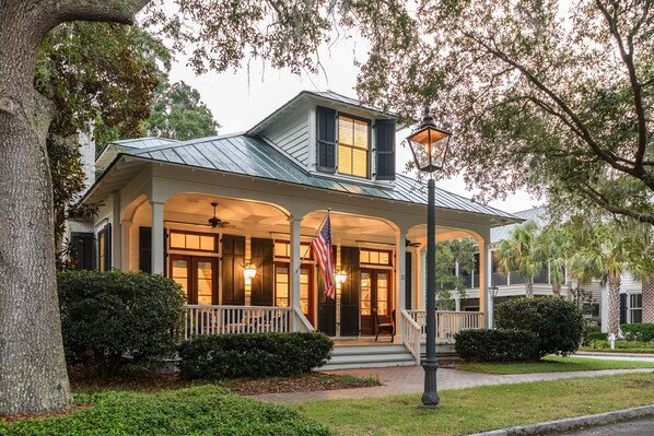Exterior - Southern porches, Charming Guest House, Firepit (Bluffton)