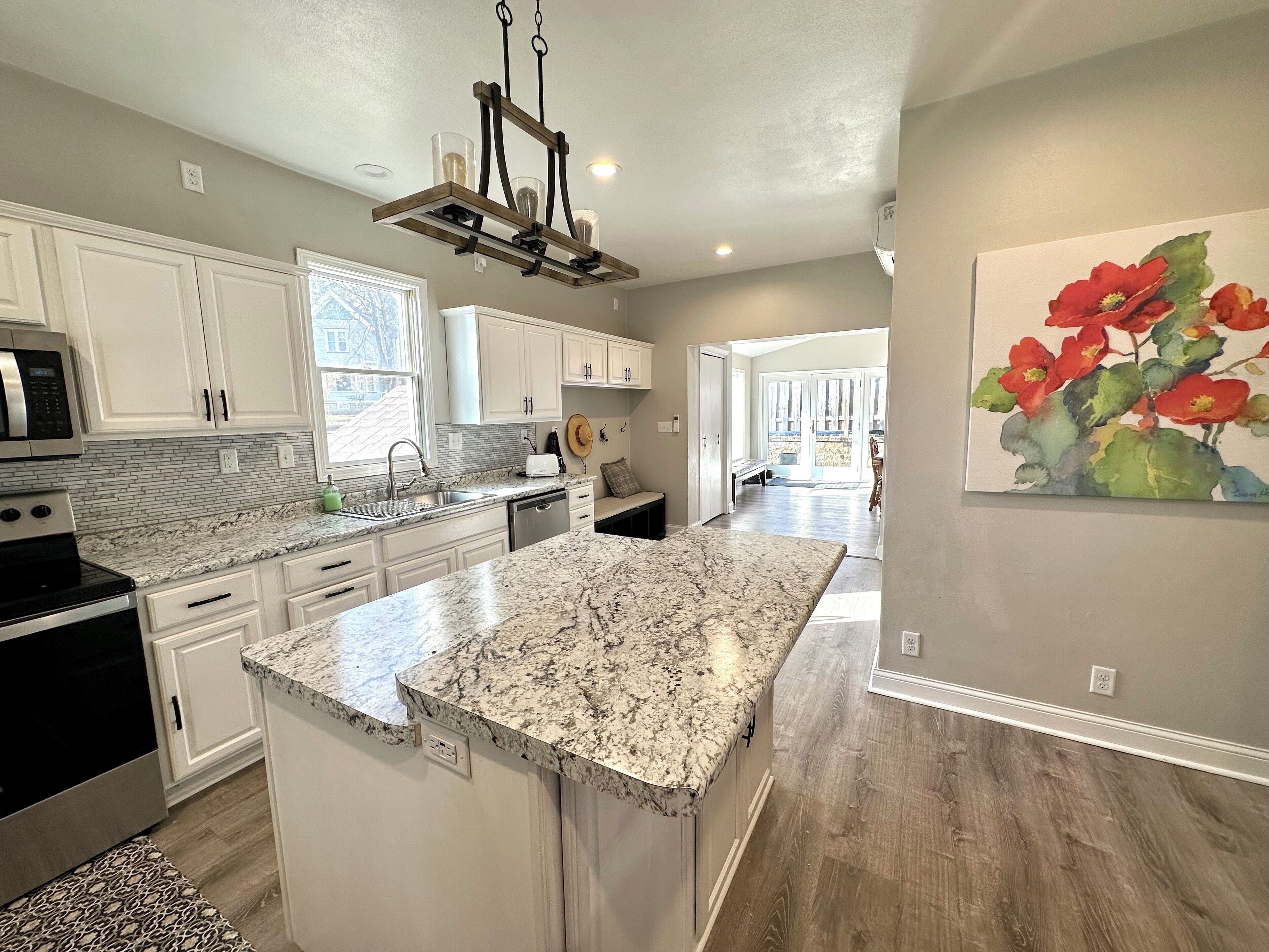 Geladeira, micro-ondas, fogão, cooktop