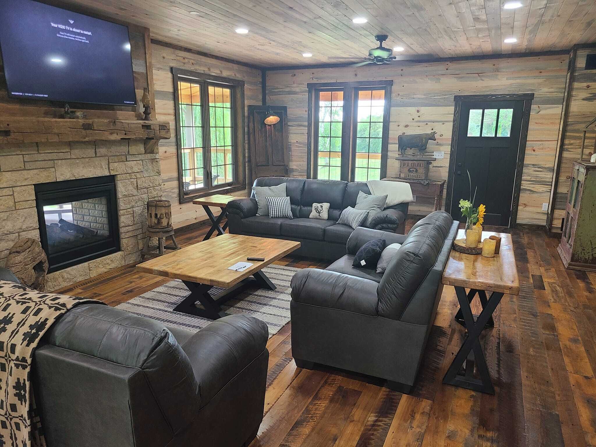 Smart-tv, pejs, bordfodbold, bøger