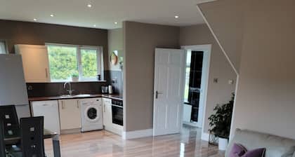 Beautiful Private House. 10 mins drive to City Centre & Blarney Castle.