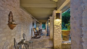 Terrace/patio - 7br Home w/ Pool - Perfect for Family Reunions (Spicewood)