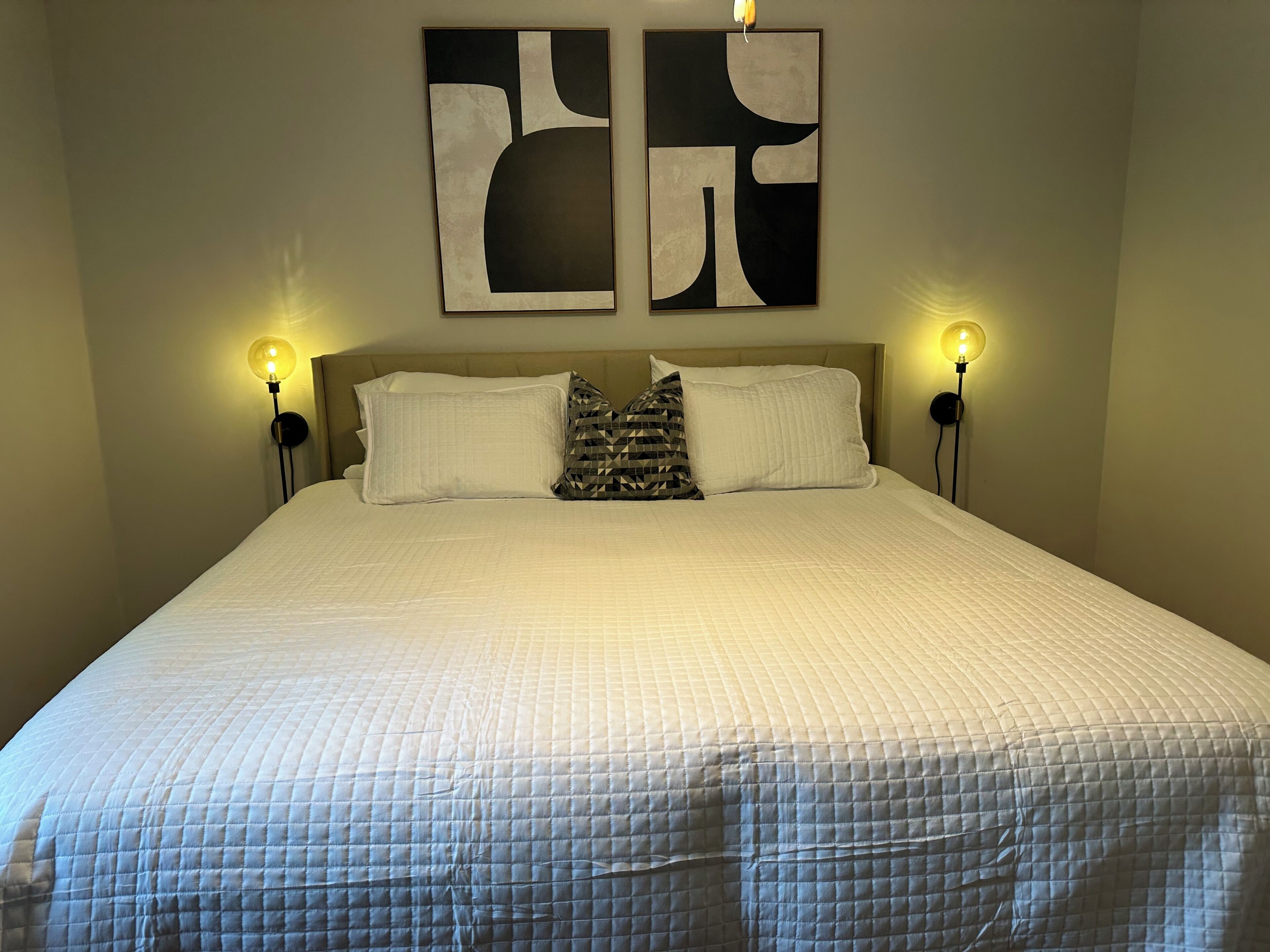 Stylish Town house with convenient location. 3 minutes from Braves Stadium. 