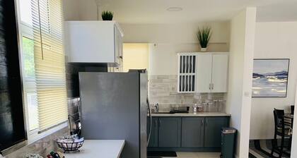 Norahs Egmont, Spacious Modern Home, with Ocean and Mountain View