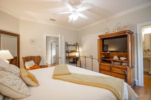 3 makuuhuonetta, silitysrauta/-lauta, vauvan matkasänky, ilmainen Wi-Fi