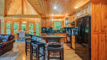 Cabin, Multiple Beds, Hot Tub, Mountain View | Private kitchen | Fridge, microwave, oven, stovetop