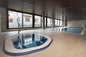 Indendørs pool
