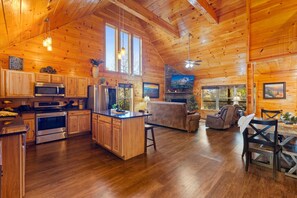 Interior - Whispering Pines Retreat By Ghosal Luxury Lodging (Gatlinburg)