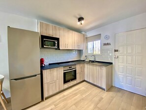 Frigorifero, microonde, forno, macchina per tè/caffè