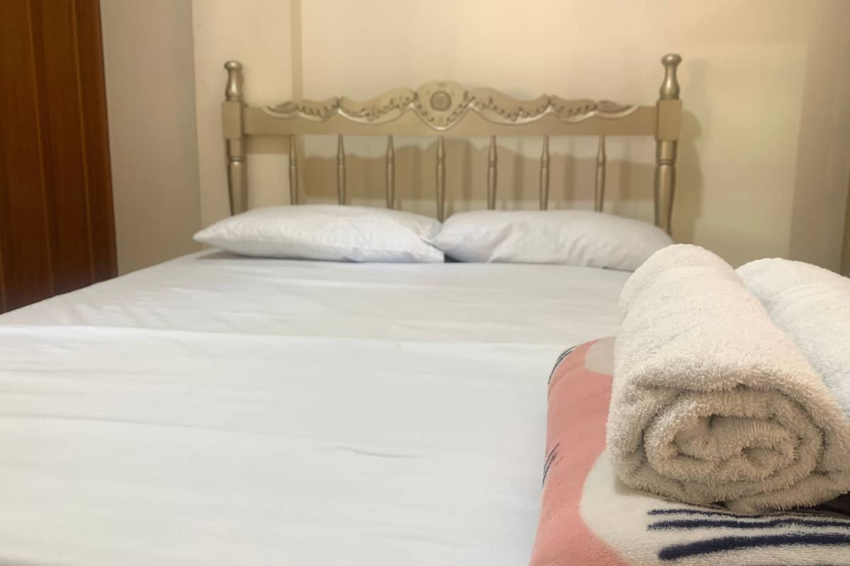 Iron/ironing board, free WiFi, bed sheets