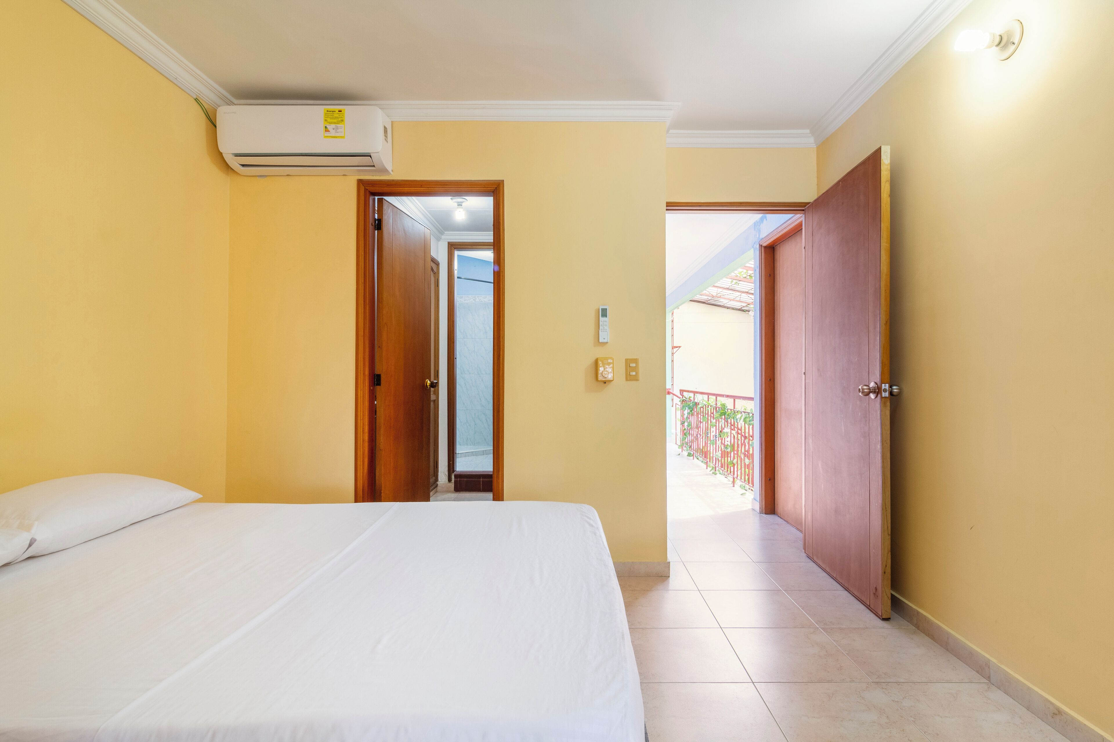 Deluxe Room | Iron/ironing board, free WiFi, bed sheets