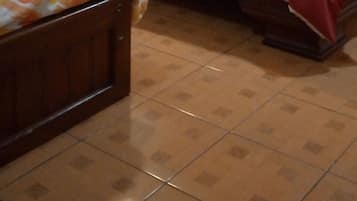 Quarto triplo básico | Wi-Fi de cortesia