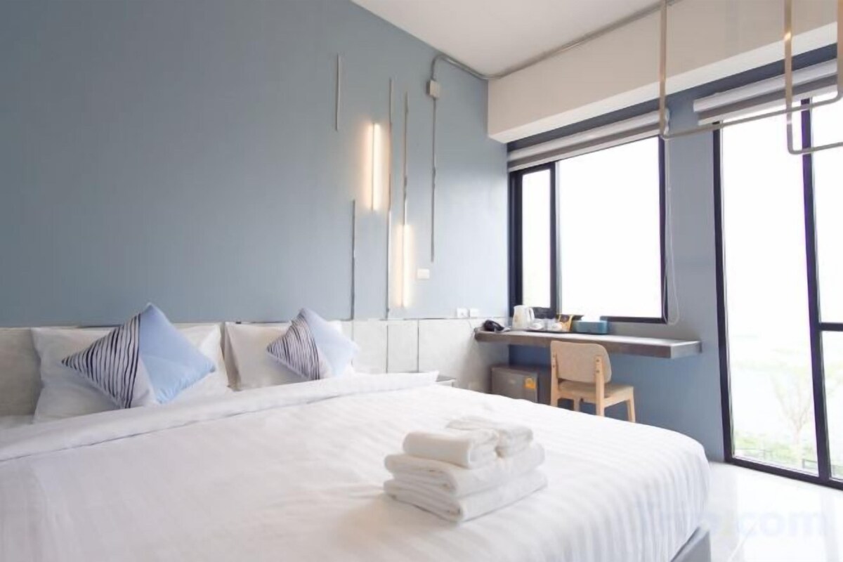 Minibar (free items), desk, laptop workspace, WiFi (free)