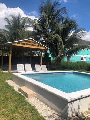 Outdoor pool - Lovely, 2 bedroom unit with pool on site (Nassau)