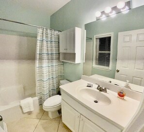 Shower, hair dryer, towels, soap - Easy Beach Access Beautiful decorated equipped 2 bedroom/2bath condo 30A beaches (Seagrove Beach, Santa Rosa Beach)