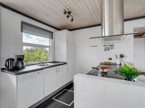 Fridge, microwave, oven, dishwasher - "Anthonette" -  from the sea by Interhome (Hvide Sande)