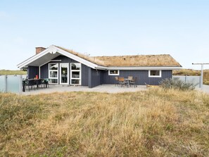Outdoor dining - "Tennie" - 300m from the sea by Interhome (Blåvand)