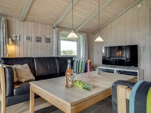 TV, fireplace, DVD player - "Tennie" - 300m from the sea by Interhome (Blåvand)