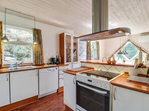 Fridge, microwave, oven, dishwasher - "Hemming" - from the sea by Interhome (Hals)