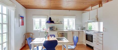 Fridge, microwave, dishwasher, cookware/dishes/utensils