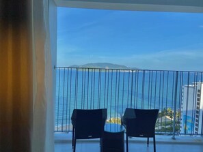 In-room safe, desk, blackout drapes, iron/ironing board - Zahoo house in Panorama Nha Trang (Nha Trang)
