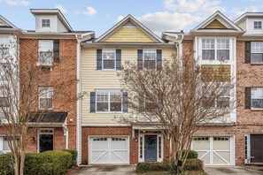 Exterior - Amazing Location Near Cary/Morrisville/Apex Downtown, Close to RDU/RTP/ Shopping (Cary)