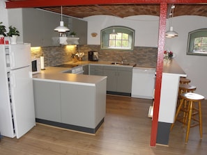 Réfrigérateur, micro-ondes, lave-vaisselle