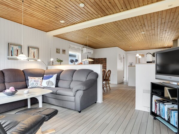 TV, fireplace - "Blek" - 300m from the sea by Interhome (Hals)