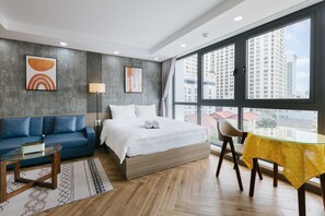 Premium bedding, down duvets, in-room safe, individually decorated - Westlake Emerald Suites (Hanoi)