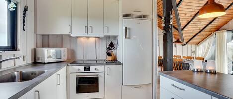 Refrigerador, microondas, horno, lavavajillas