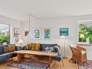 TV, fireplace, DVD player