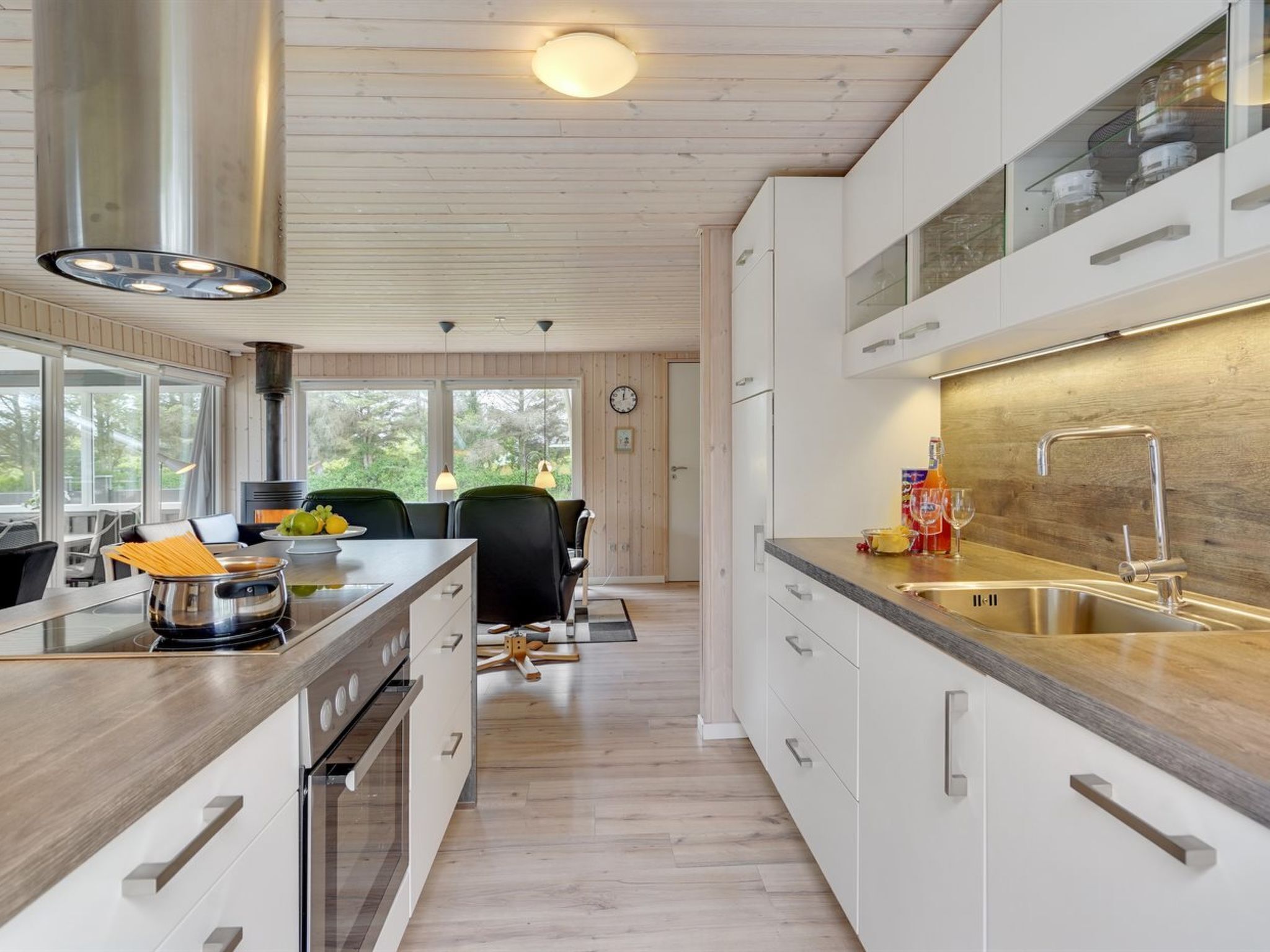 Fridge, microwave, dishwasher, cookware/dishes/utensils