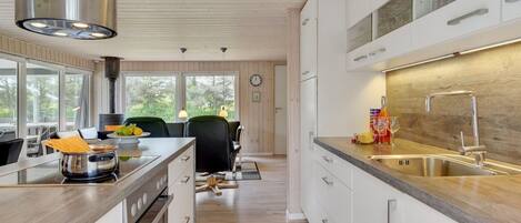 Fridge, microwave, dishwasher, cookware/dishes/utensils