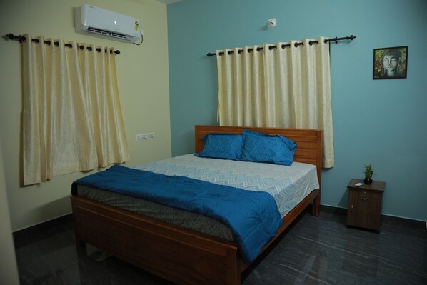 4 habitaciones, tabla de planchar con plancha, wifi y ropa de cama