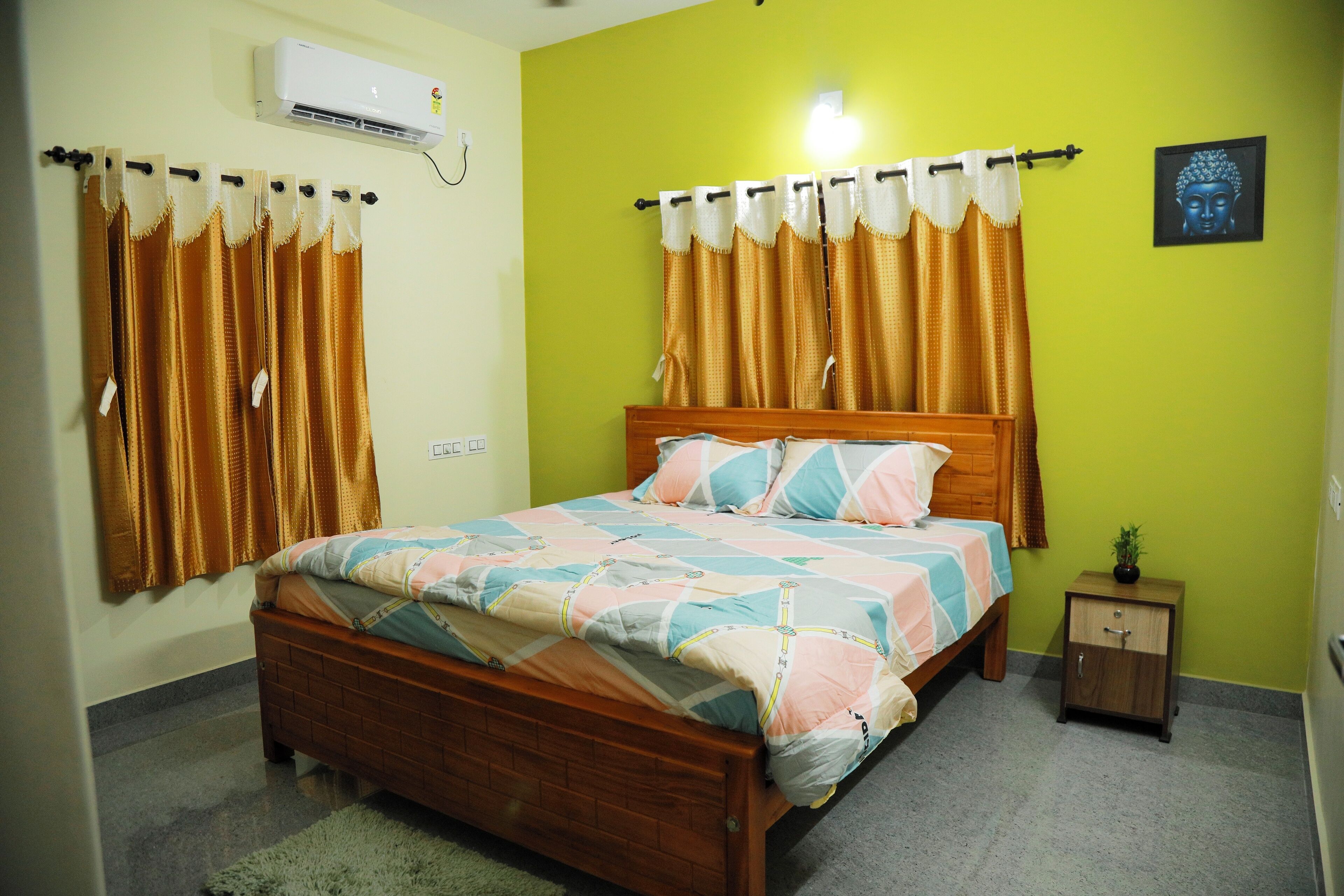 4 bedrooms, iron/ironing board, WiFi, bed sheets