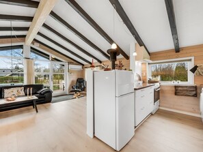 ثلاجة، ميكروويف، فرن، غسالة أطباق