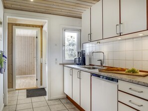Fridge, microwave, dishwasher, cookware/dishes/utensils