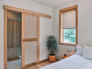 Panoramic Studio Suite | Individually decorated, individually furnished, soundproofing - guesthouse by good neighbor (Baltimore)