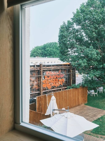 Panoramic Studio Suite | Individually decorated, individually furnished, soundproofing