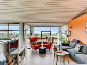 Fernseher, Kamin, DVD-Player